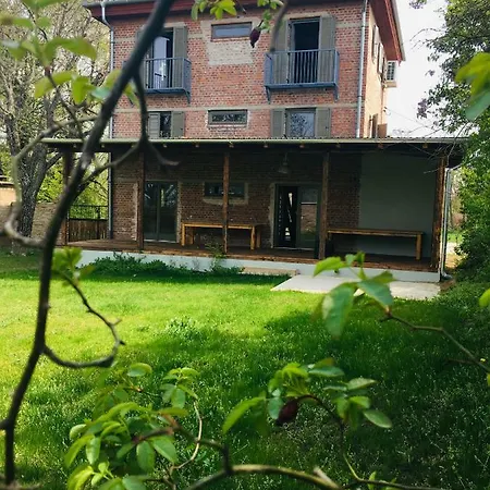 Kesa Barn * Latrany